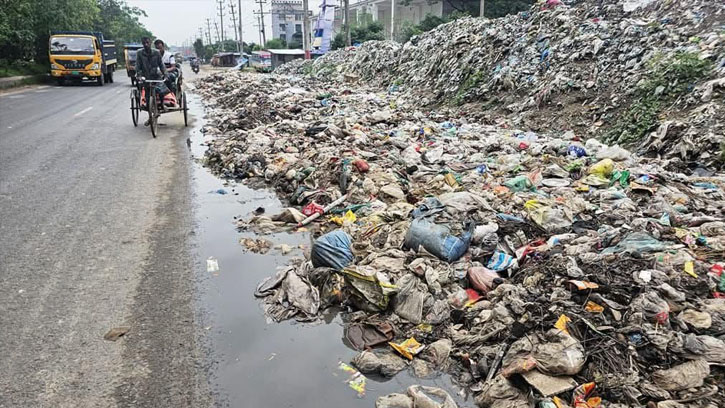 সাভার-আশুলিয়া মহাসড়ক যেন ময়লার ভাগাড়