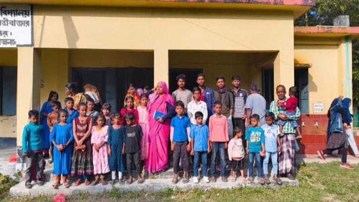 বিদায়ী প্রধান শিক্ষক পারভীনের দানের জমিতে বিদ্যালয় প্রতিষ্ঠা
