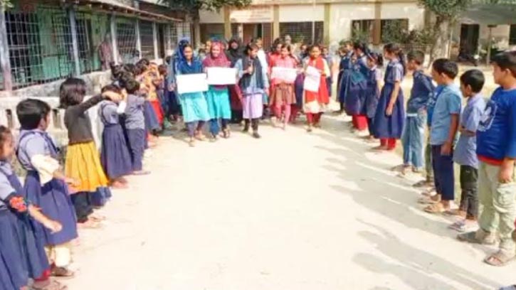 পাঁচবিবিতে স্কুলের ২৯টি গাছ রাতের আঁধারে নষ্ট, শিক্ষার্থীদের বিক্ষোভ