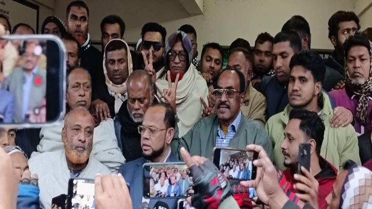 ভালুকায় স্বতন্ত্র প্রার্থী হিসেবে মনোনয়ন জমা দিলেন মোর্শেদ আলম