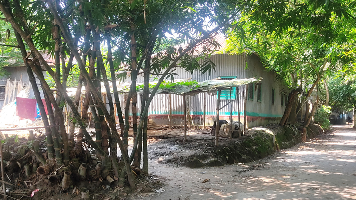 সিরাজগঞ্জে এতিমদের জমি দখলে প্রভাবশালীদের টানাটানি