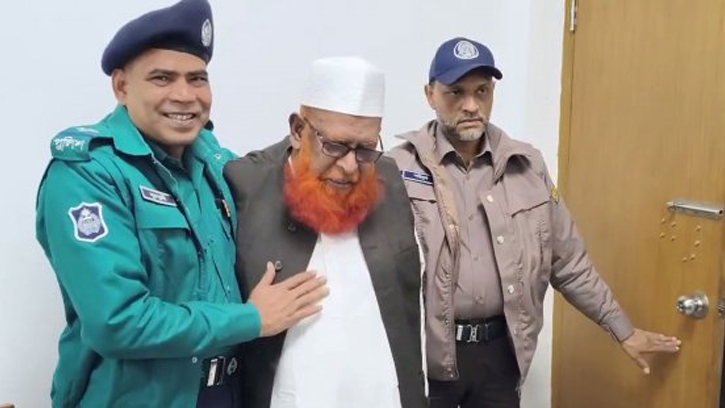 মানবতাবিরোধী অপরাধে মৃত্যুদণ্ডপ্রাপ্ত আবুল কালাম আজাদের আত্মসমর্পণ
