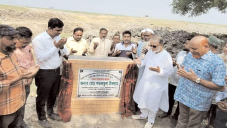 কুলাউড়ায় কোটি টাকা ব্যয়ে খাল খনন কাজ চলমান