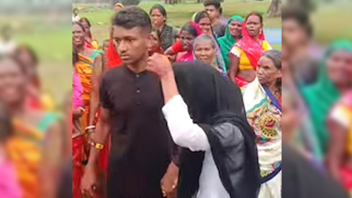 প্রেমিকার ঘরে রাত কাটালেন প্রেমিক, ভোরে ধরা