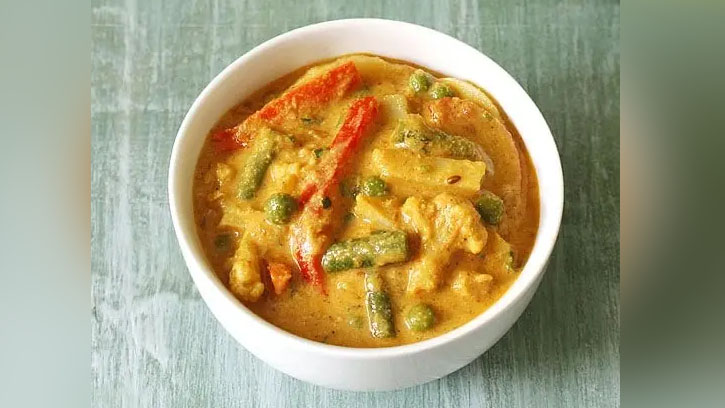 সহজ উপকরণে সুস্বাদু সবজি কোরমা রেসিপি