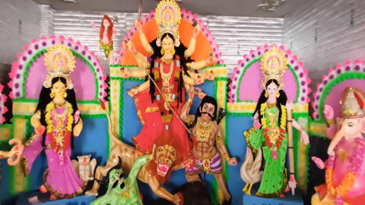 শেষ মুহুর্তে ব্যস্ত সময় পার করছেন মৃৎশিল্পীরা