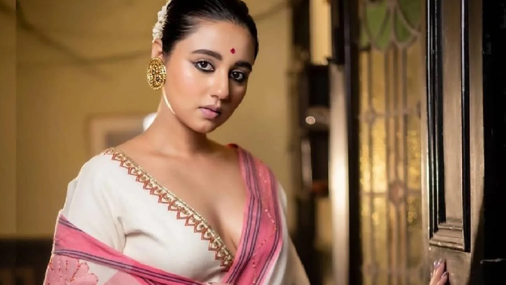 বিরতির ইতি, ছোট পর্দায় ফিরলেন স্বস্তিকা