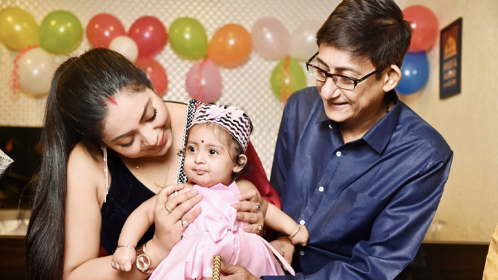 মেয়ের কান্না থামাতে শৃঙ্খল ভাঙা আচরণ, শ্রীময়ী শিউরে উঠলেন