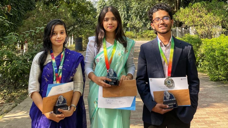 জাককাবইবি ক্যারিয়ার ক্লাবের পাবলিক স্পিকিং প্রতিযোগিতায় সেরা তিন শিক্ষার্থী