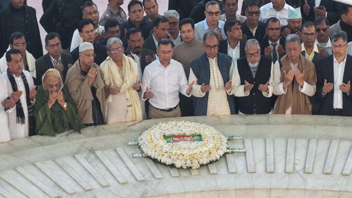 জিয়াউর রহমানের সমাধিতে শ্রদ্ধা জানালেন তারেক রহমান