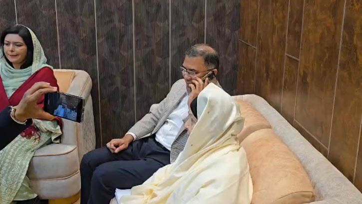 দেশে ফিরেই প্রধান উপদেষ্টার সঙ্গে ফোনালাপ করলেন তারেক রহমান