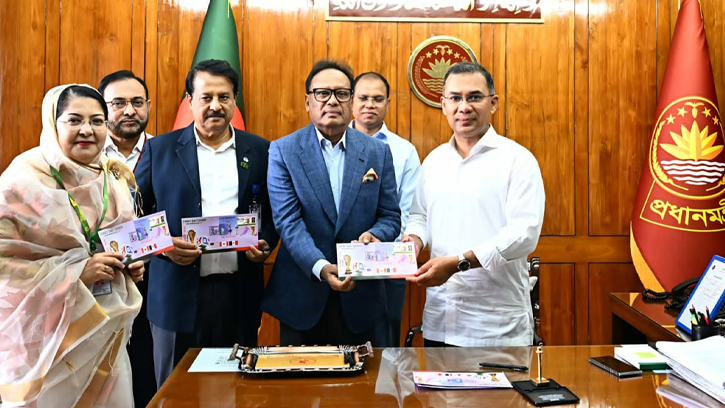 ফুটবল বিশ্বকাপ ঘিরে স্মারক ডাকটিকিট প্রকাশ করলেন প্রধানমন্ত্রী