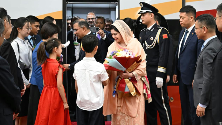 চীনের রাজধানী বেইজিংয়ে পৌঁছেছেন প্রধানমন্ত্রী তারেক রহমান