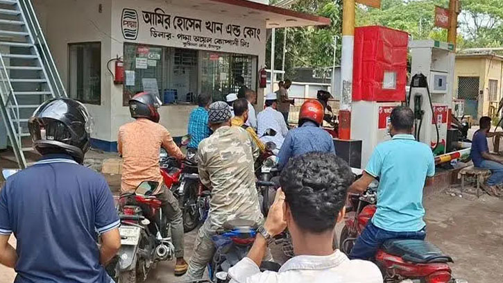 চাঁদপুরে তেলের তীব্র সংকট, পাম্পে মিলছে মাত্র ২ লিটার তেল