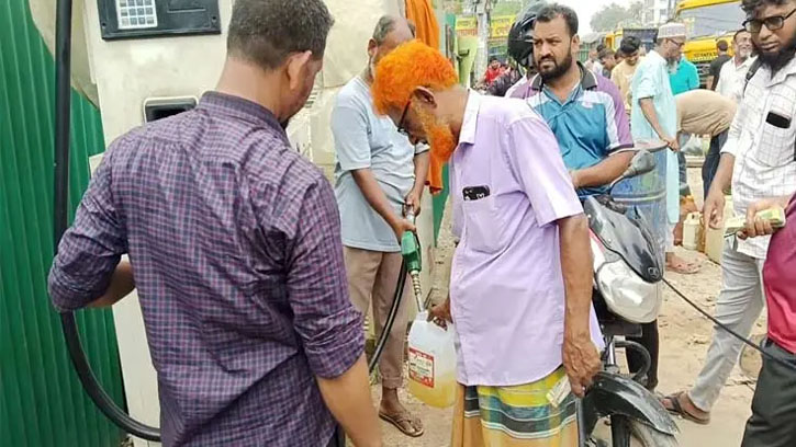 তেলের পাম্পে সাংবাদিককে হেনস্তা, ছিনিয়ে নেওয়া হলো মোবাইল