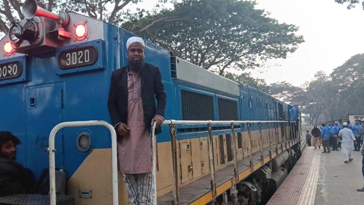 পারাবত এক্সপ্রেসে যুক্ত হলো ৩ হাজার সিরিজের ইঞ্জিন