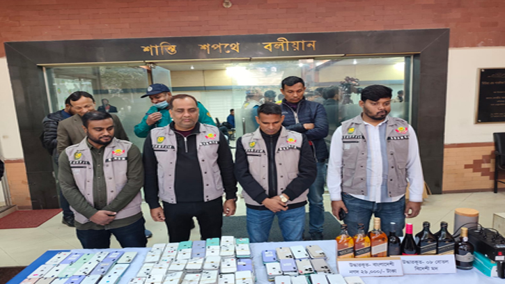 মিরপুরে আইফোন খুচরা যন্ত্রাংশসহ চাইনিজ নাগরিকদের আটক