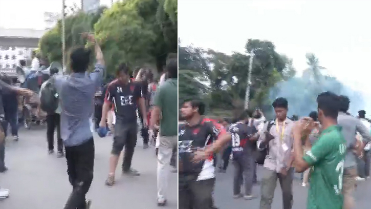 শাহবাগে পুলিশ-শিক্ষার্থী সংঘর্ষ: টিয়ারশেল ও গ্রেনেড নিক্ষেপ