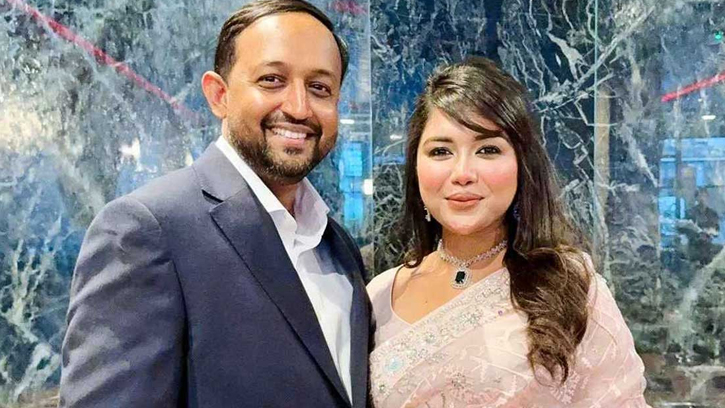 ফের আলোচনায় তনি, কারণ বিয়ে?