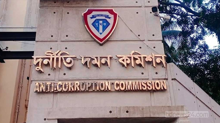  দুদক : নতুন কমিশন, পুরনো আতঙ্ক 