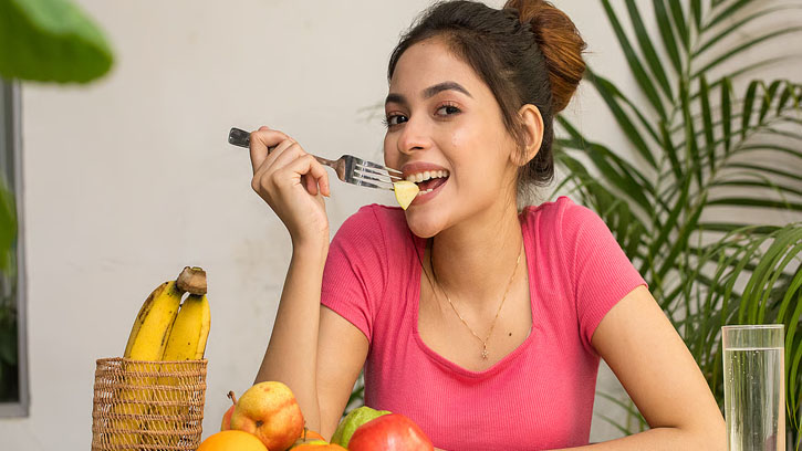 ৭০ পেরিয়েও তরুণ রাখবে যে সাত খাবার