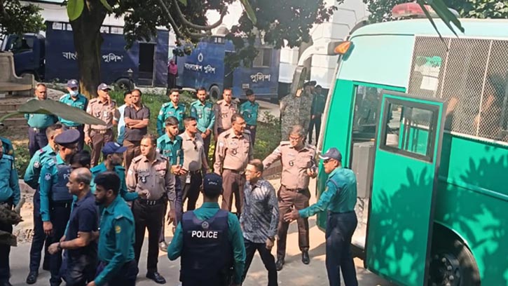 দুই মামলায় ট্রাইব্যুনালে হাজির ১৩ সেনা কর্মকর্তা