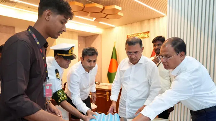 কলাগাছ ও সবজি বর্জ্য থেকে নতুন পণ্য উদ্ভাবন, তরুণকে উৎসাহ দিলেন প্রধানমন্ত্রী