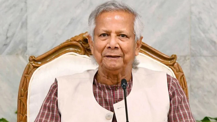 ঢাকেশ্বরী মন্দির পরিদর্শন করেছেন প্রধান উপদেষ্টা