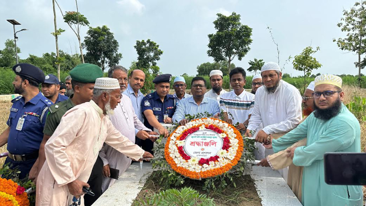 নবীনগরে পাঁচ শহীদের সমাধিতে জেলা প্রশাসনের গভীর শ্রদ্ধা
