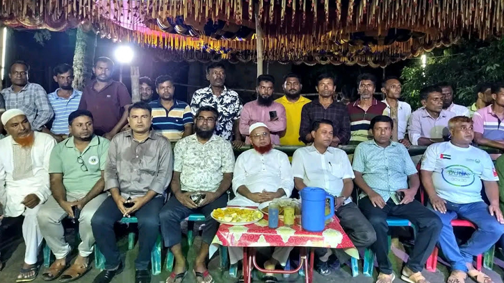 দুর্গাপূজায় ভালুকায় সাম্প্রদায়িক সম্প্রীতির বার্তা দিলেন হাতেম খান