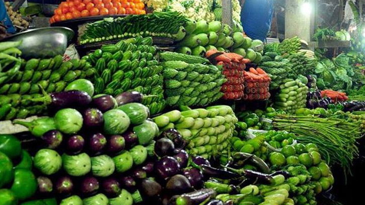  সবজির বাজারে ক্রেতাদের দীর্ঘশ্বাস: ১০০ টাকার নিচে মিলছে না কিছুই