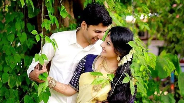 আজই দিন, স্ত্রীকে প্রশংসা জানান
