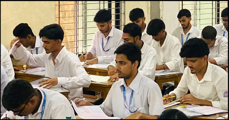 অসদুপায়ে এইচএসসি পরীক্ষা, বিভিন্ন বোর্ডে বহিষ্কার ১৭ পরীক্ষার্থী