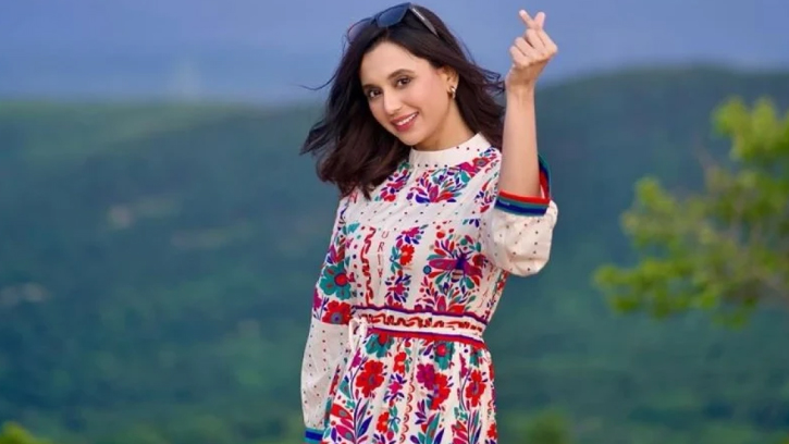 সোশ্যাল মিডিয়ায় ভুয়া ফটোকার্ডের শিকার সাবিলা নূর