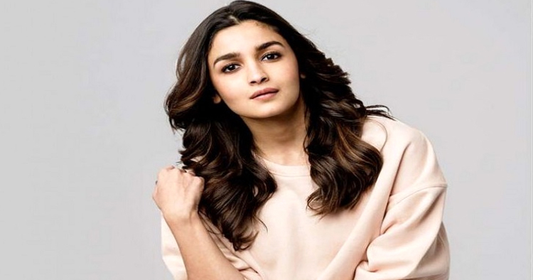 আলিয়া ভাটের উজ্জ্বল ত্বকের রহস্য, প্রতিদিন খান এই ‘স্কিন স্ন্যাক’