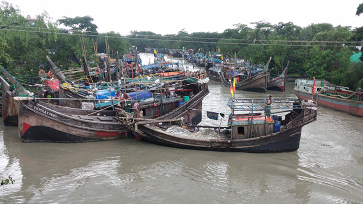 উত্তাল সমুদ্র, ঘাটে ফিরে এলো শূন্য ট্রলার