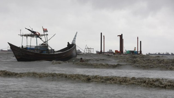 উপকূলীয় এলাকায় দমকা হাওয়া, ভারী বৃষ্টির সতর্কতা জারি