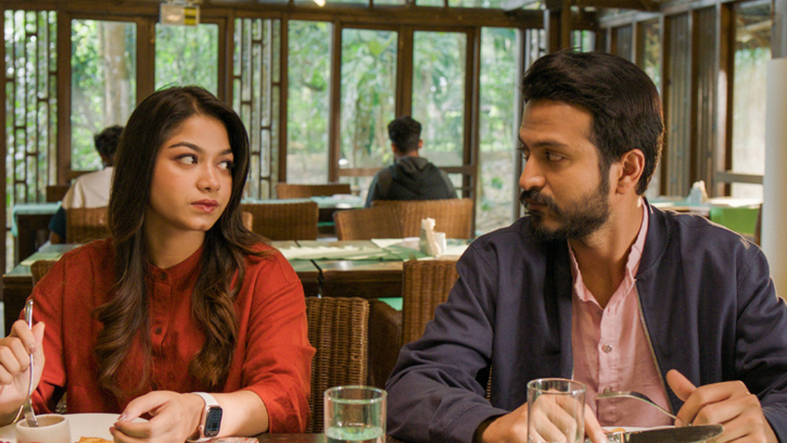 ভাঙনের পথে তারা, পরিবার বলছে ‘না’
