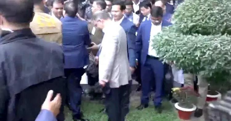 কড়া নিরাপত্তার মধ্যে বিমানবন্দর ত্যাগ করলেন তারেক রহমান