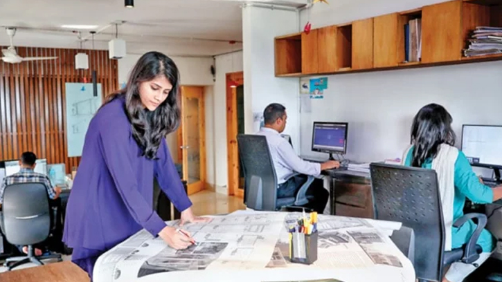 কর্মজীবী নারীরা পরচর্চা কম করেন — বলছে গবেষণা