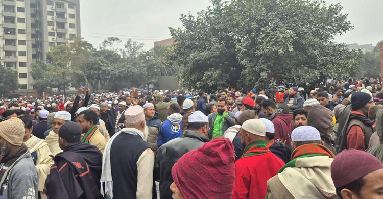 খালেদা জিয়ার জানাজাকে ঘিরে মানিক মিয়া অ্যাভিনিউয়ে শোকের জনস্রোত