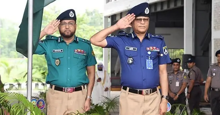 গাঢ় নীল-খাকি ইউনিফর্মে পুলিশের নতুন যাত্রা শুরু