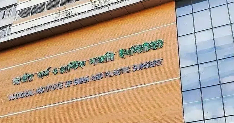 গুলিস্তান বিস্ফোরণে আহতদের দেখতে হাসপাতালে স্বাস্থ্যমন্ত্রী