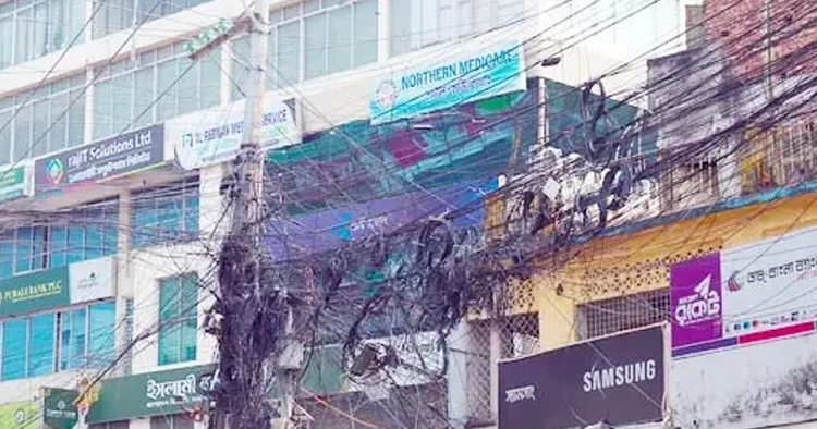 ঝুলন্ত তারে ঝুঁকিতে রাজশাহী, বাধাগ্রস্ত ফায়ার সার্ভিসের জরুরি সেবা