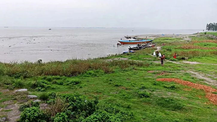 ঝড়ে যমুনায় যাত্রীবাহী নৌকাডুবি, নিখোঁজ ১ জন
