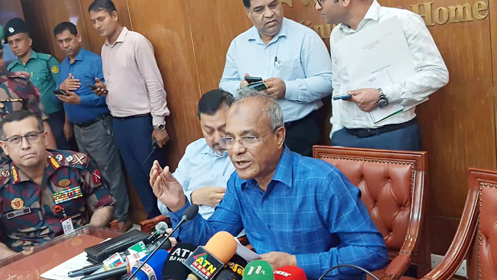 ঢাকার বাইরে এখনও মব জাস্টিস চলছে: স্বরাষ্ট্র উপদেষ্টা