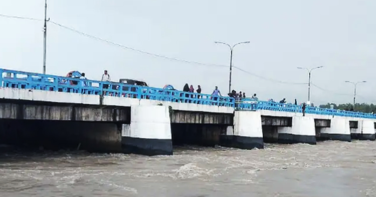 তিস্তার পানি বিপৎসীমার কাছাকাছি: সতর্কতা এখনই জরুরি