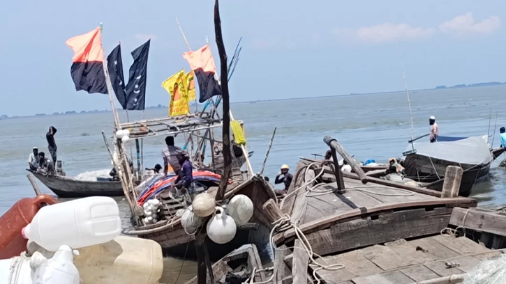 নিষেধাজ্ঞা শেষে নদীতে নেমেও খালি হাতে ফিরছেন ভোলার জেলেরা