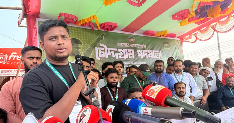 নেতাকর্মীদের ফেলে পালানোদের রাজনীতি করার অধিকার নেই: হাসনাত
