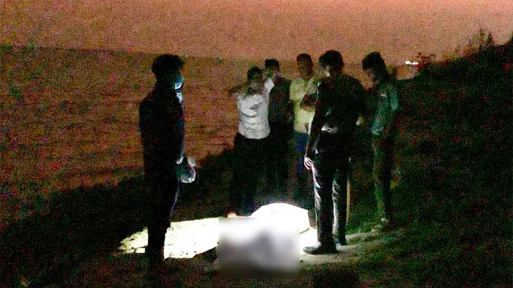 পদ্মা নদীতে অজ্ঞাত যুবকের লাশ,পরিচয় শনাক্ত হয়নি